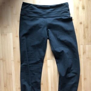Rare- lululemon cropped leggings size 4